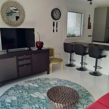 Wunderschoenes Mit Pool Und 360- Blick By Interhome